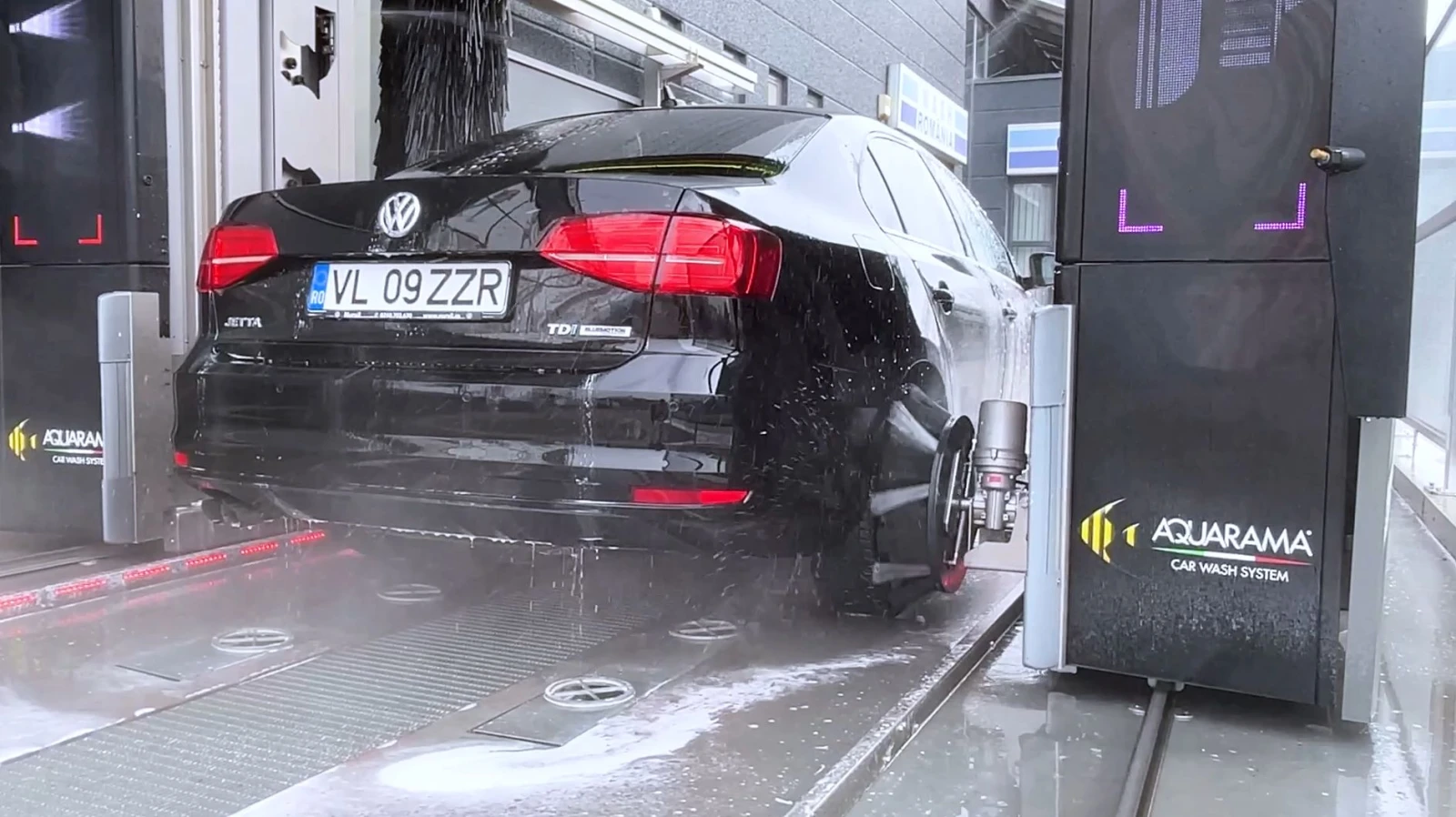 sistem de perii rotative pentru spalarea jantelor