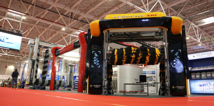 stantul expozitional Wash Italia cu portalul Stargate S10 in prim plan