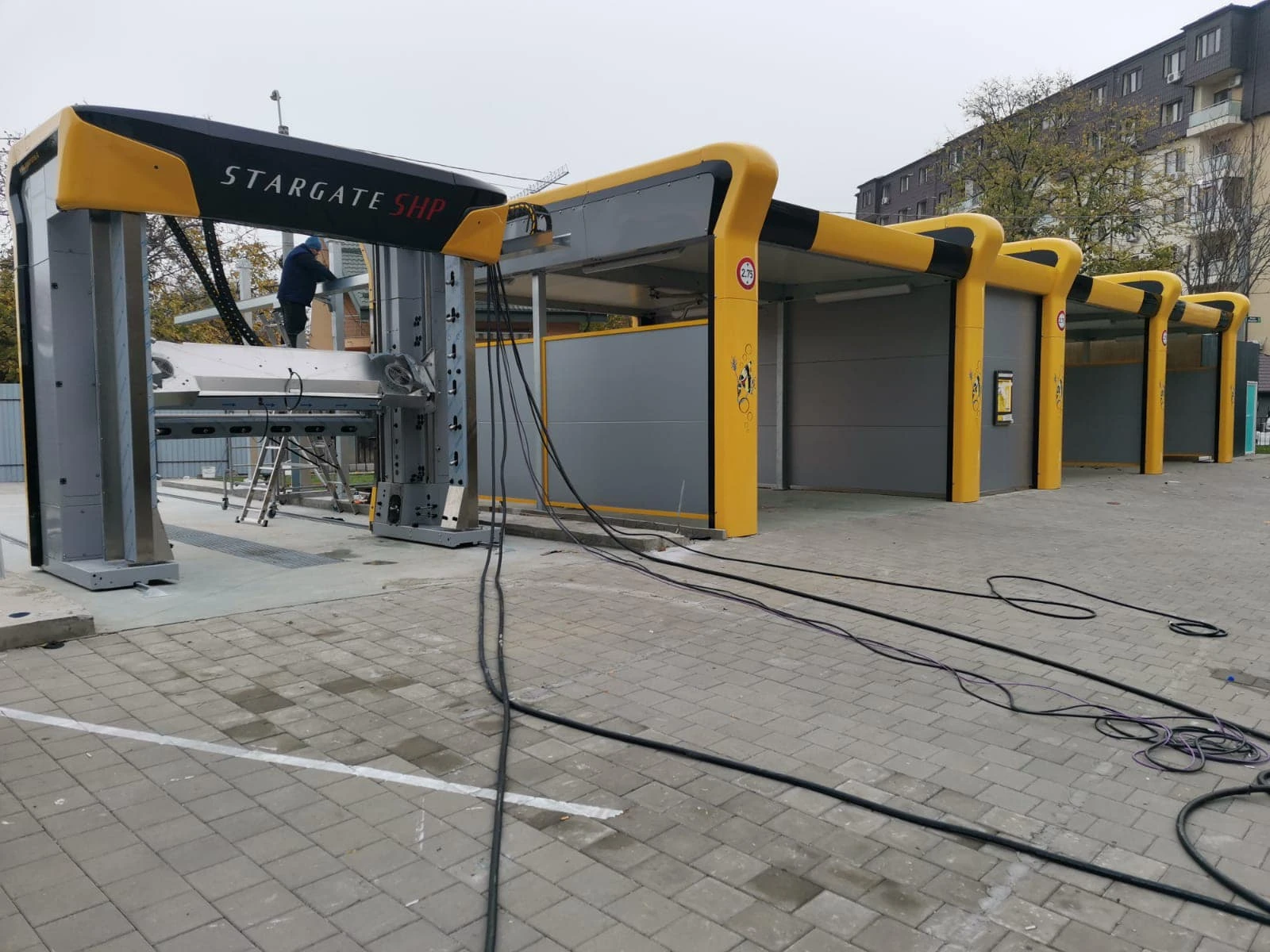 portal automat fara perii si 4 piste self service
