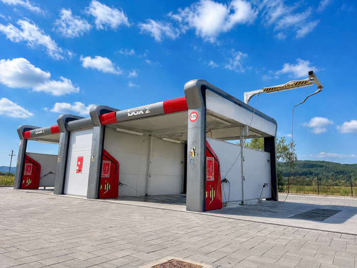 Spălătorie self service cu structură Aquarama Bubbles Bay la Sirineasa, județul Vâlcea