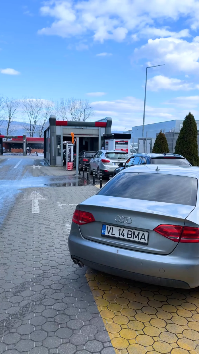 Coadă la portalul Aquarama S111 instalat la Ramnicu Valcea