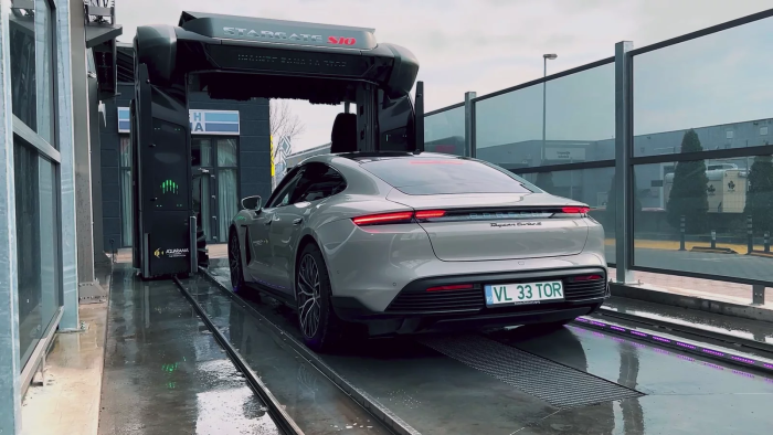 Aquarama Stargate S10 - spalare cu perii Porsche Tycan Turbo S