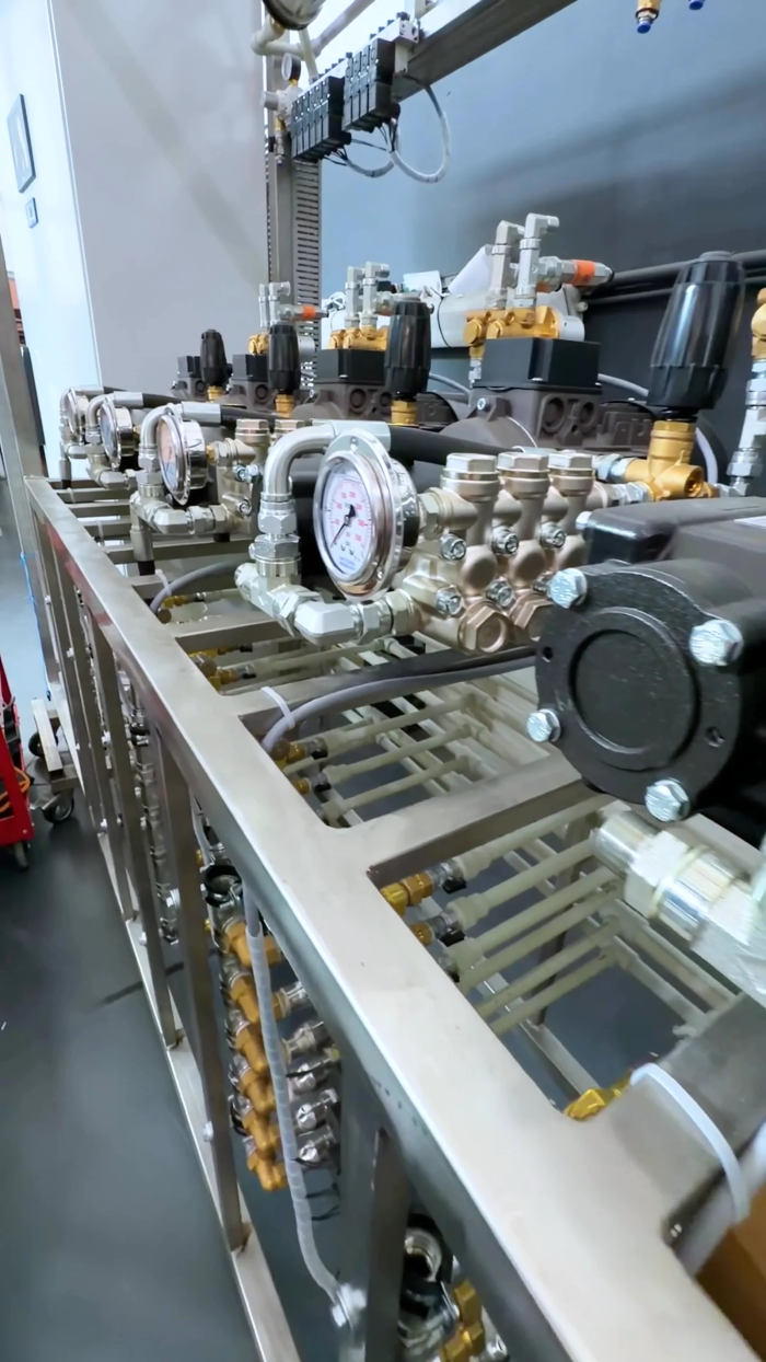 Echipamente premium pentru camera tehnică a spălătoriilor self-service, produse în fabrica Wash Italia