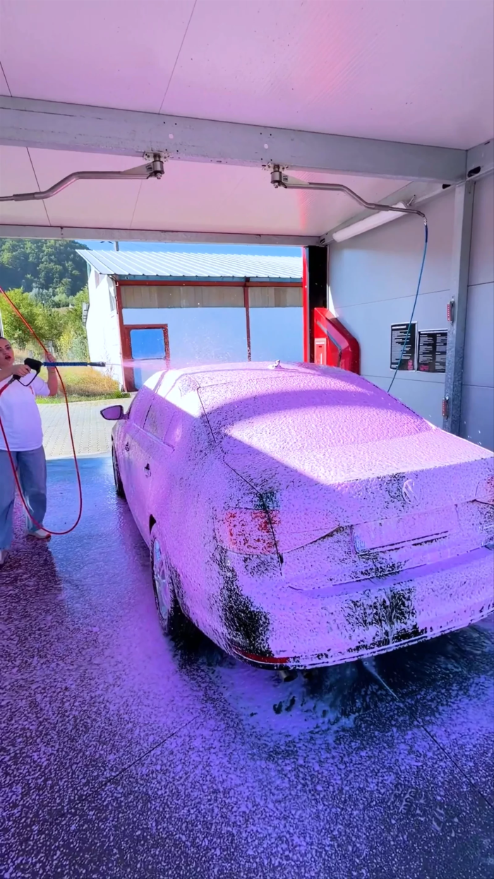 Spălătorie auto self-service Wash Italia la Vlădești, lângă Râmnicu Vâlcea – 4 piste pentru autoturisme și autoutilitare