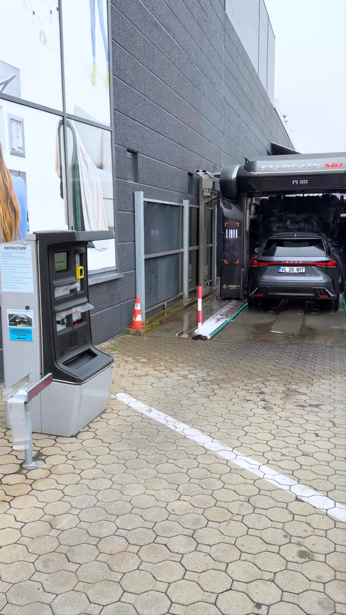 Prima dată la o spălătorie automată? 🚗💦 Andrei vă aratǎ cum functioneaza